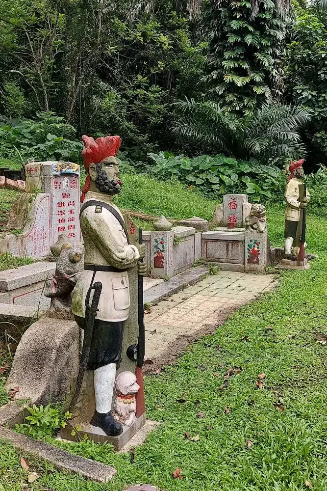 Singapore Hiking Trail The Mysterious Bukit Brown Cemetery