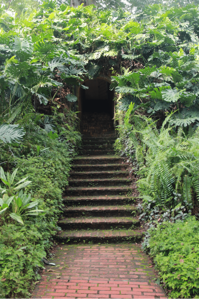 Free walking guide Fort Canning Singapore