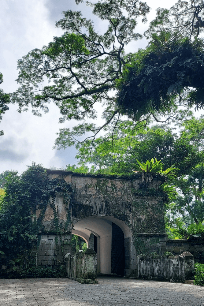 Free walking guide Fort Canning Singapore