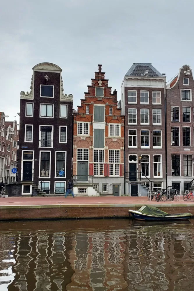 La vivienda mas antigua de Ámsterdam Itinerario a pie por los canales.