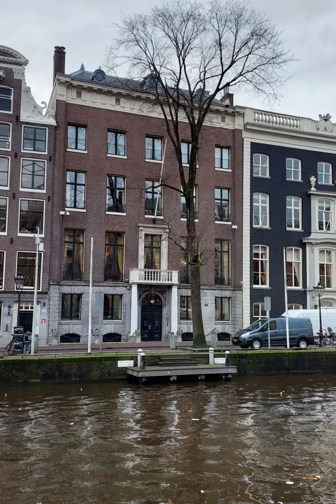 La casa del alcalde casa con las columnas en Amsterdam