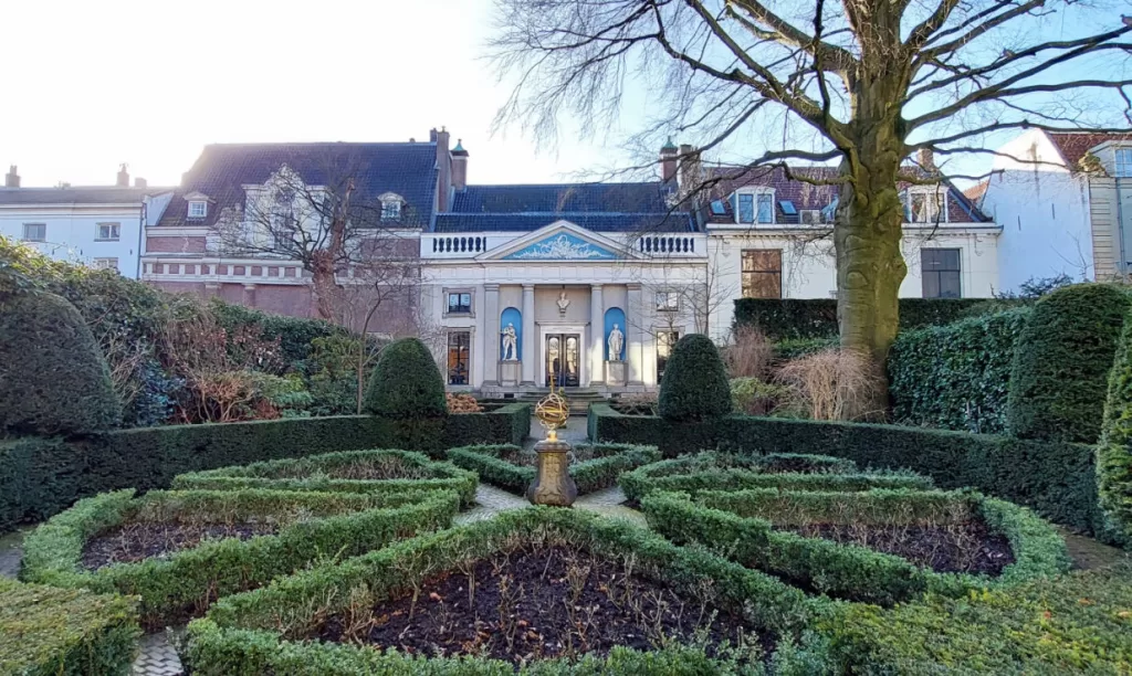 Museum House Van Loon. Explore the Canals of Amsterdam Tour by Foot.