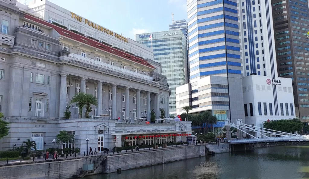 Fullerton Hotel Walking itinerary in Singapore Tour by foot Colonial