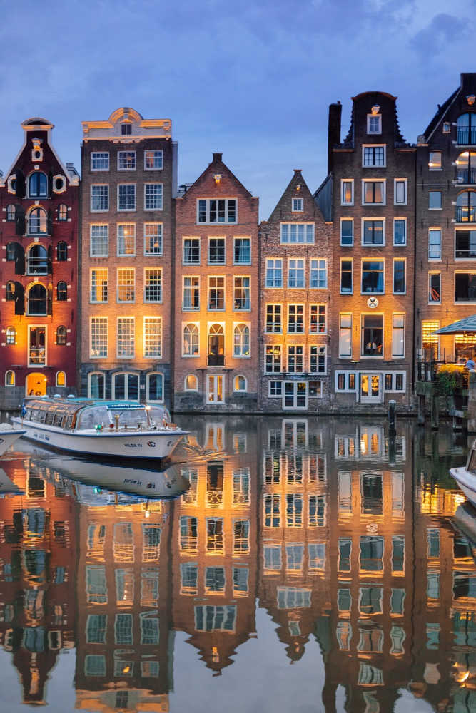 Explore the Canals of Amsterdam Tour by Foot