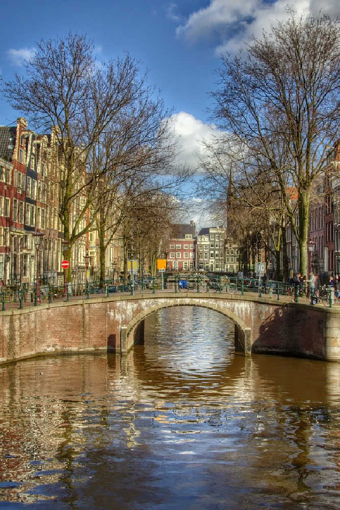 Explore the Canals of Amsterdam Tour by Foot