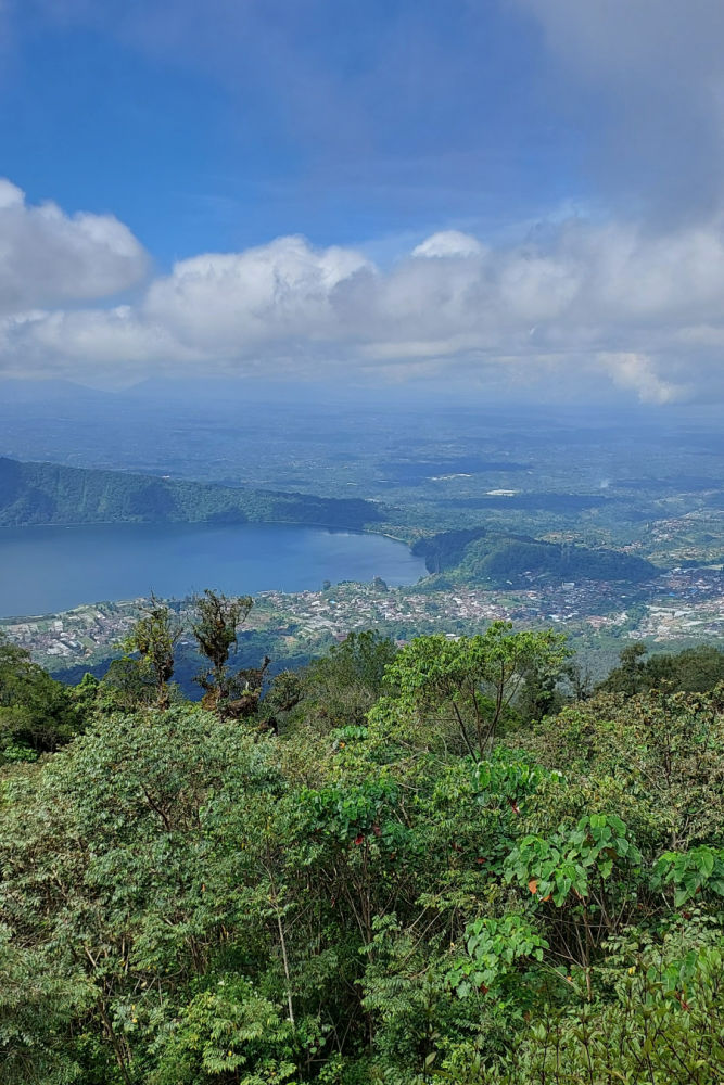 Bali hike near the lake in Bedugul