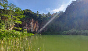 Hiking Bukit Timah Hill to visit the Singapore Quarry across the Rail Corridor-1-1