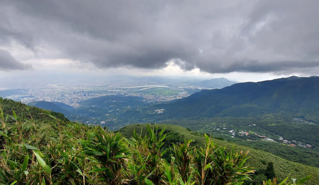 New Xiaoyoukeng hike in Yangmingshan National Park Taiwan Mount Qixing Trail Landscape-3