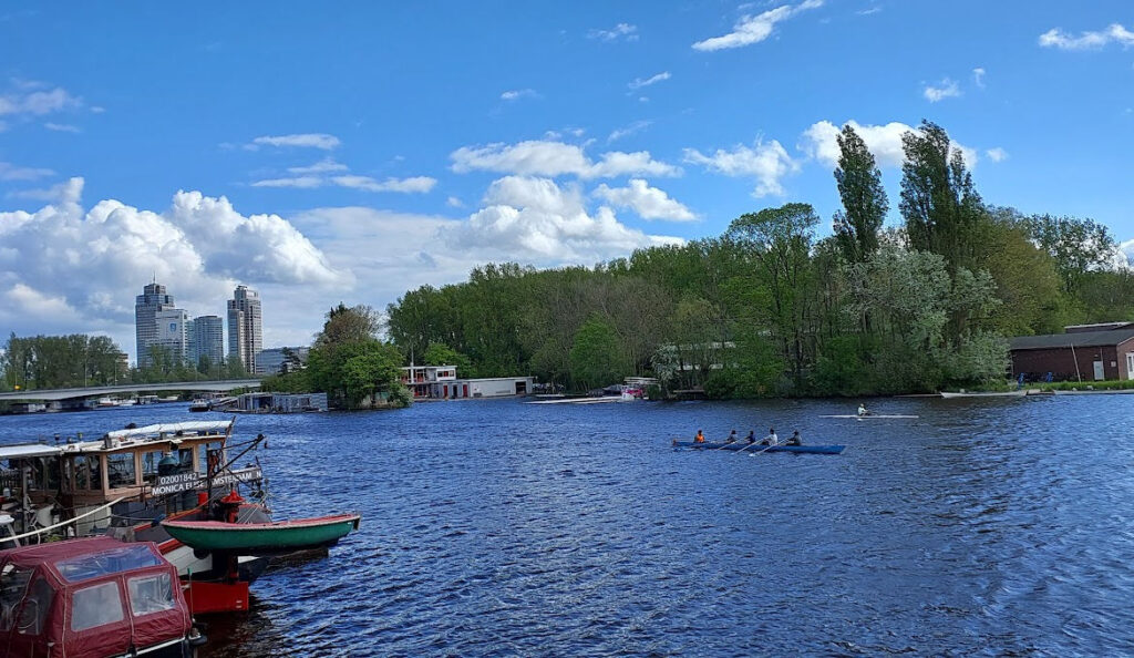 Guide with map to explore the river Amstel in Amsterdam