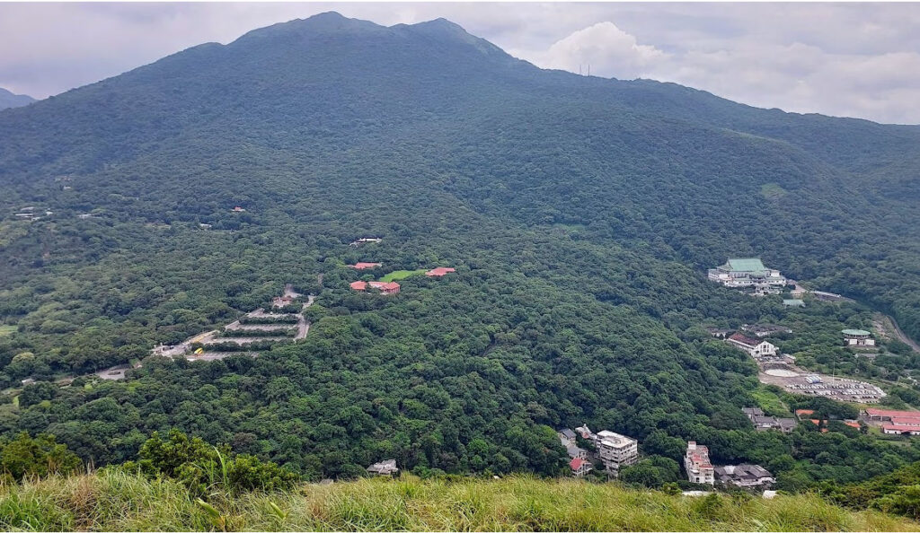 The view from the top of mount shamao in taipei heike