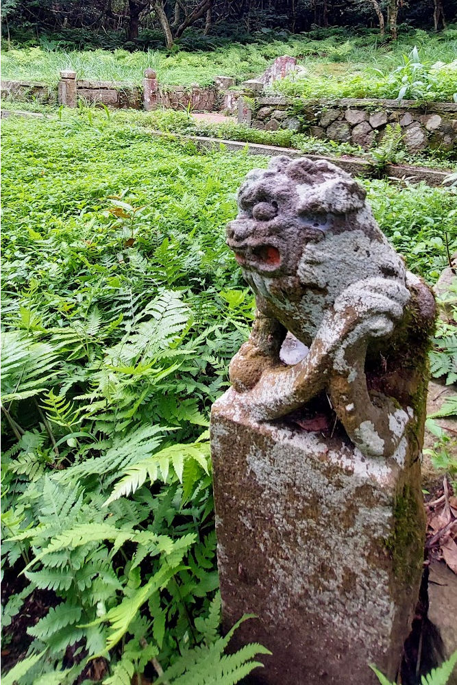 At the top of mount shamao hike in taipei there are several chinese tombs