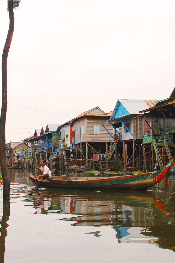 Local villagers rowing boats near stilt houses on Tonlé Sap Lake, Cambodia