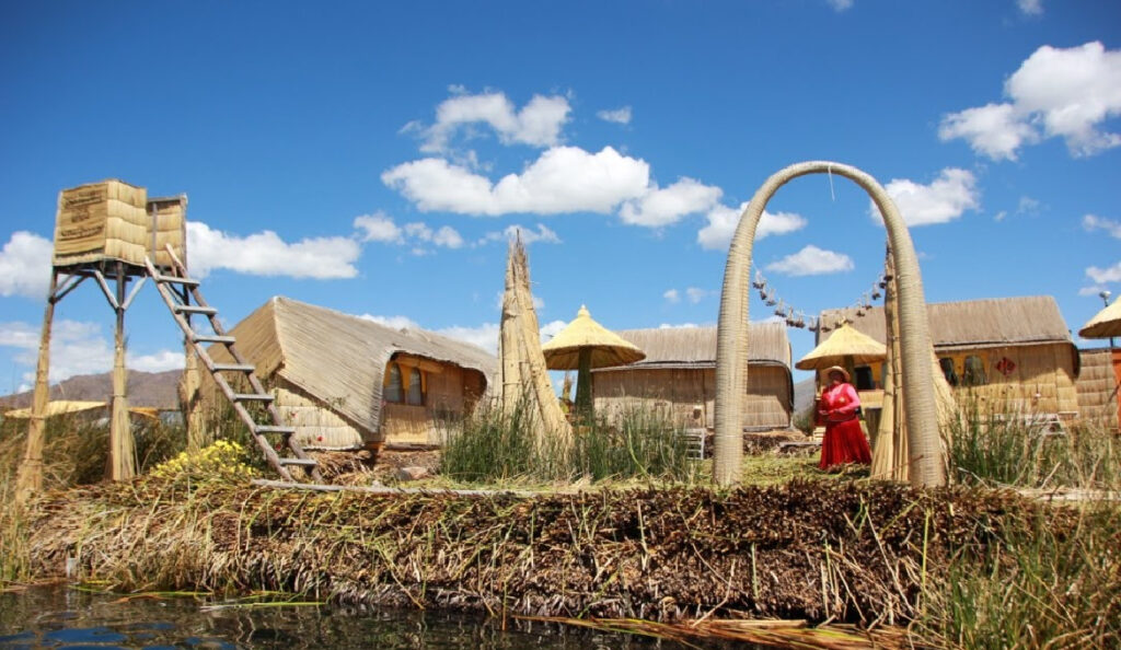 Dormir con una familia de los Uros en las islas flotantes del lago Titicaca-1