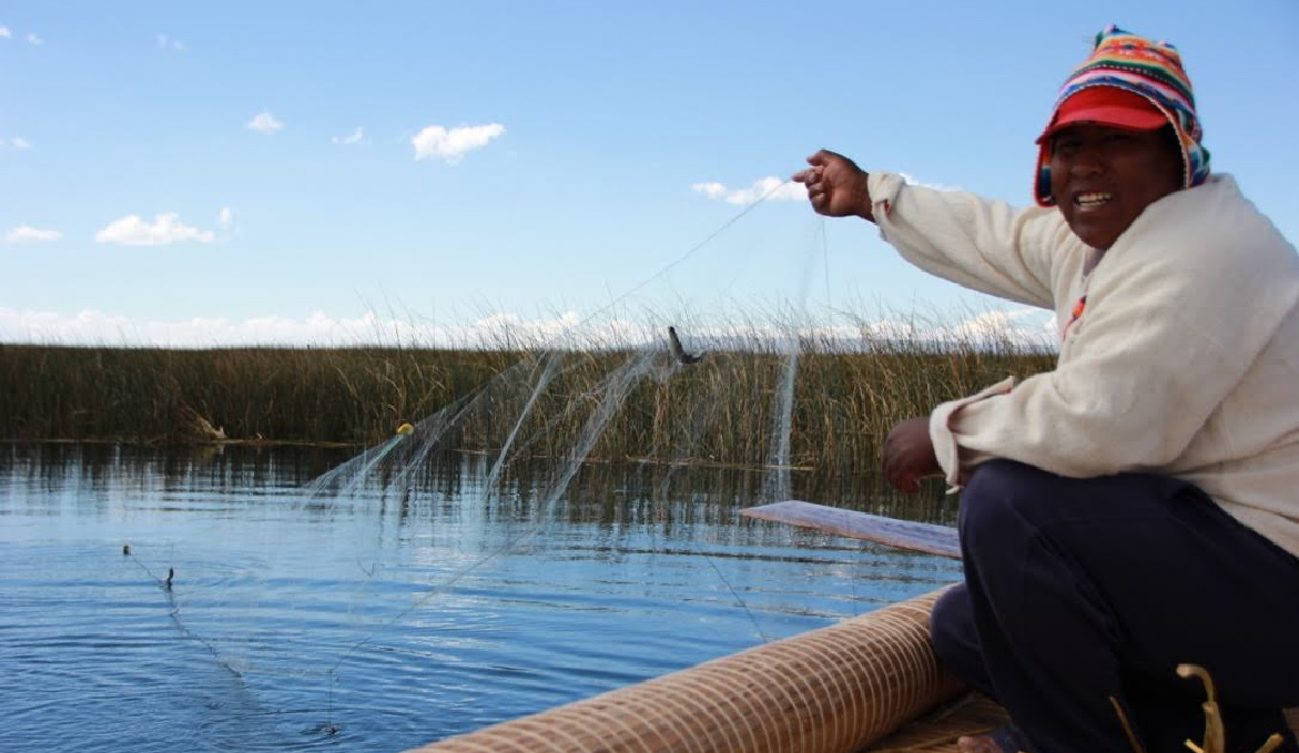 Dormir con una familia de los Uros en las islas flotantes del lago Titicaca-3