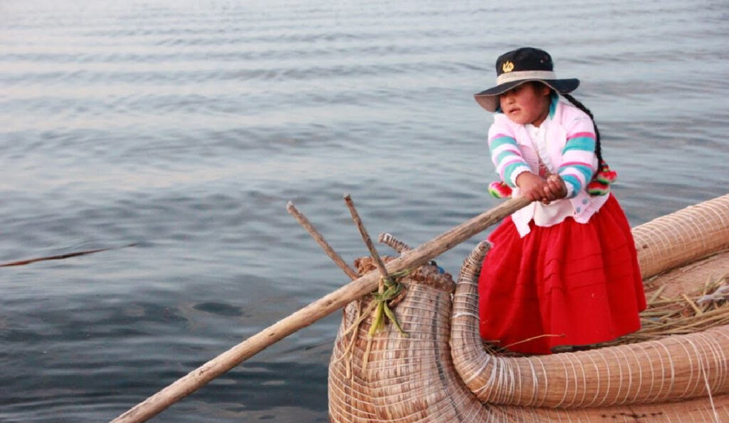 Dormir con una familia de los Uros en las islas flotantes del lago Titicaca-3