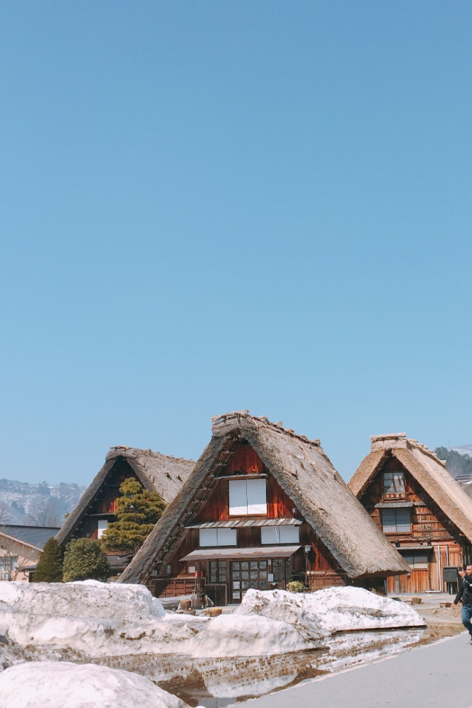 shirakawa go viajar en tren por japon travel by train in japan