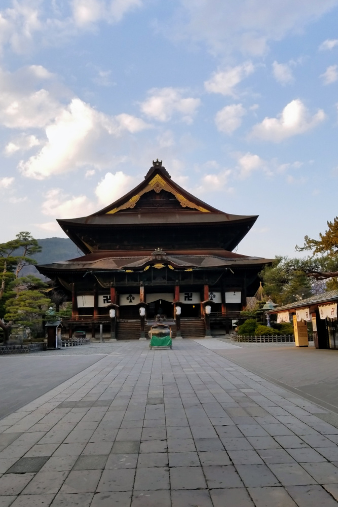 Templo Zenko takayama by train por tren