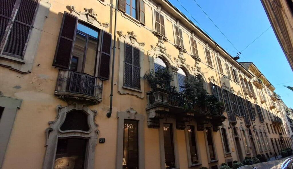 5 day itinerary by train in Italy. Via Monte Napoleone Via della Spiga Shopping Fashion Street in Milan