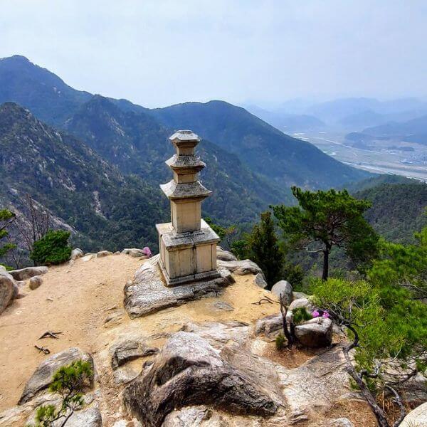 International travel guides, hikes, and city walks from The Travel Notes blog