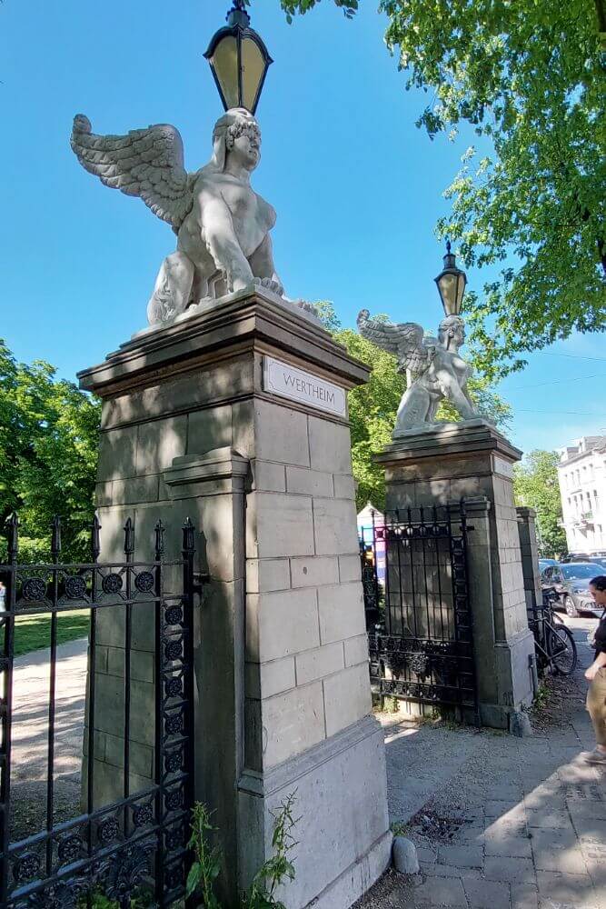 amsterdam free walking tour beautiful park Jewish Quarter Amsterdam